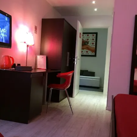 فندق مبيت وإفطار Chroma Italy - Chroma Tessera روما