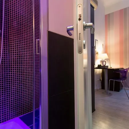 Chroma Italy - Chroma Tessera Bed & Breakfast Roma